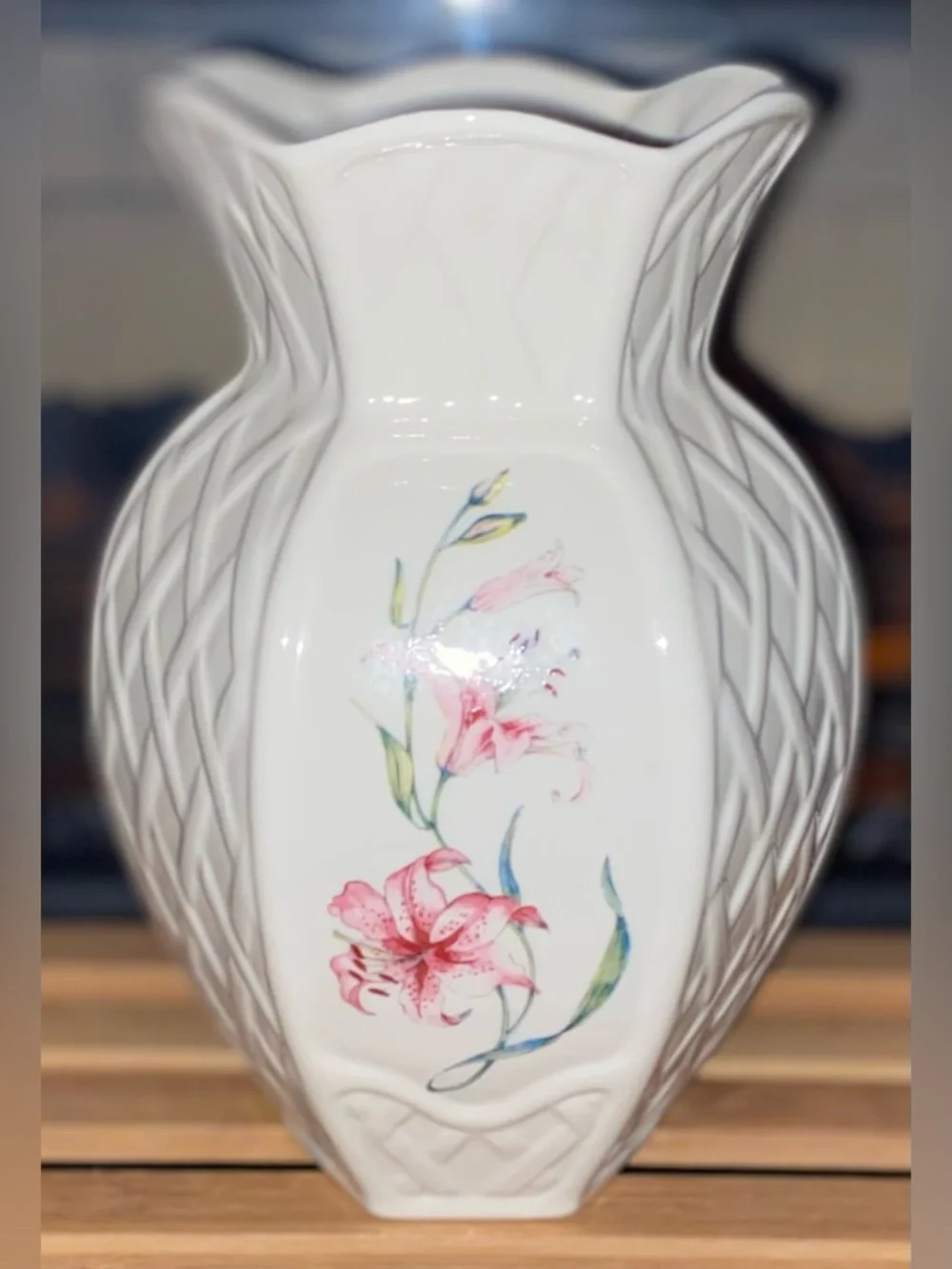 Belleek Vintage☘️Irish Vase Dated Y2K White Ceramic Vase w/Lattice & Pink Lilies